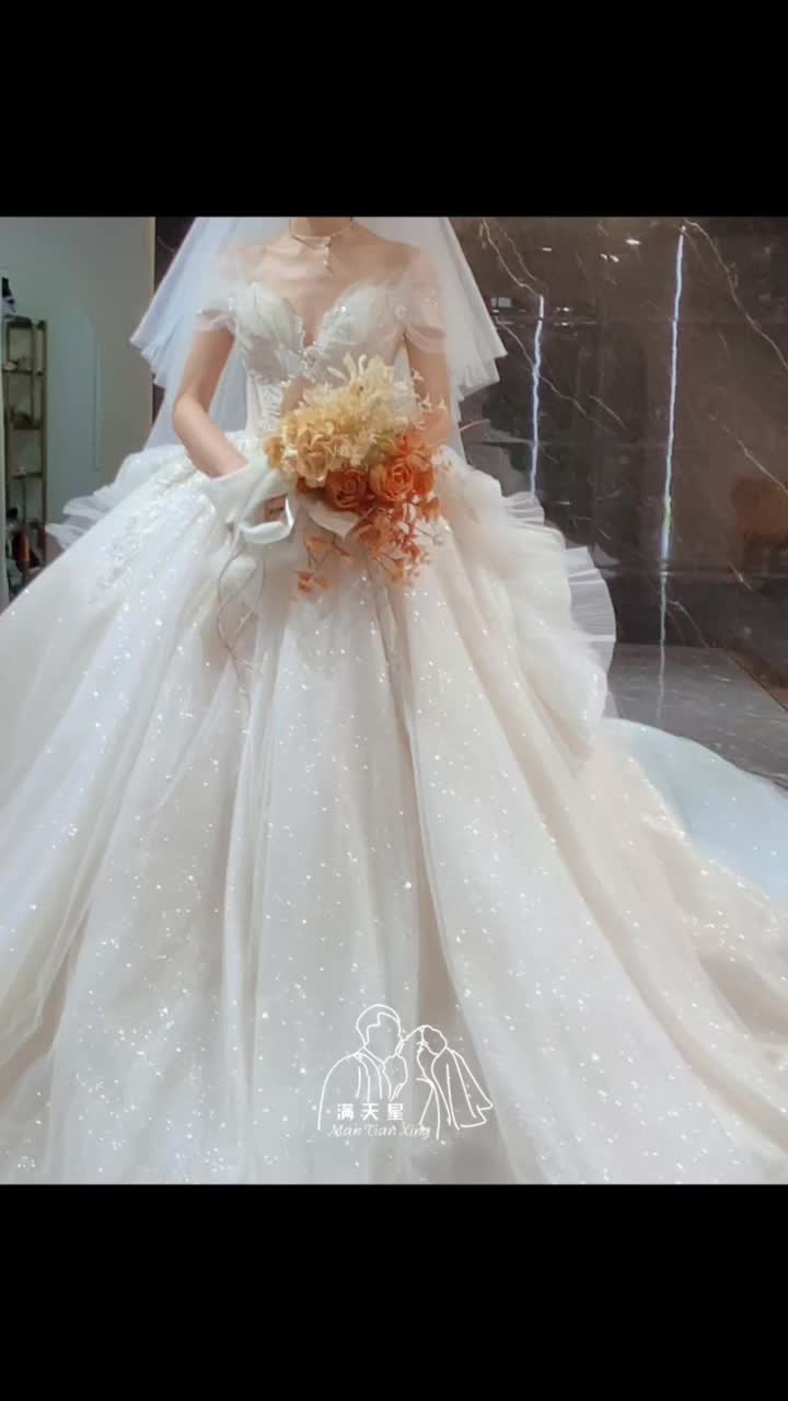 2021小众新款婚礼主婚纱