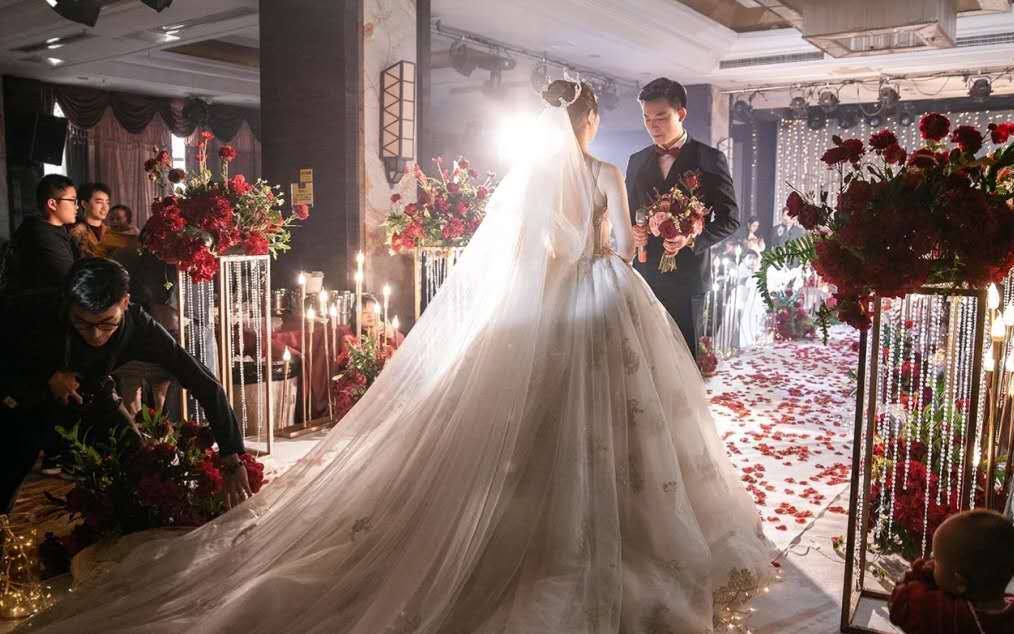 一场超受欢迎的红白金INS婚礼