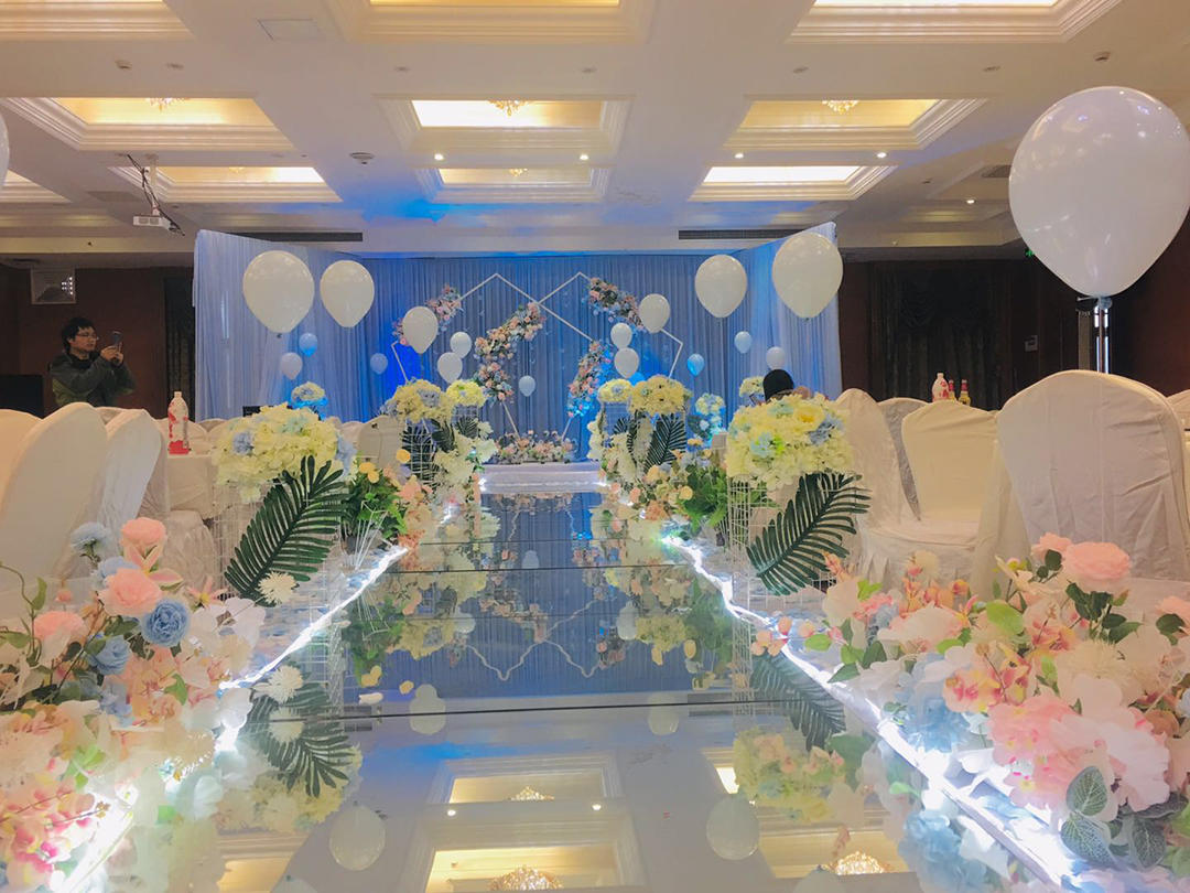 90后喜爱婚礼包干价花车装饰