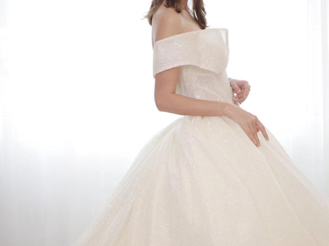 【达 令】婚纱7件套系＋首席老师跟妆