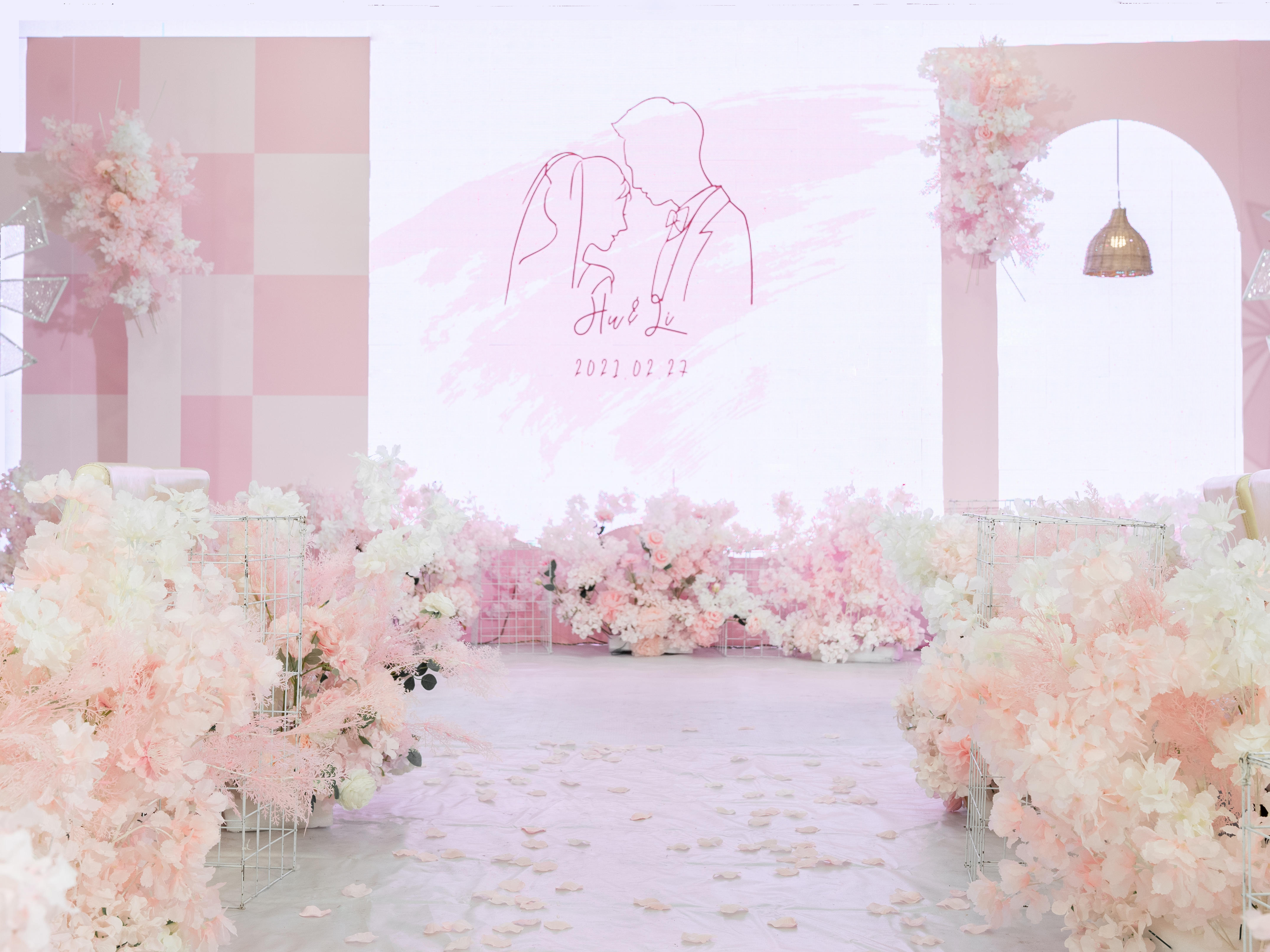 特惠套系，含四大主持摄像摄影跟妆，多款风格可选