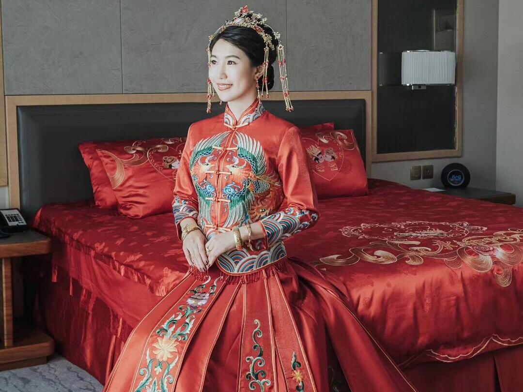 【木槿婚纱一站式套餐】中式婚礼4件套＋总监档跟妆