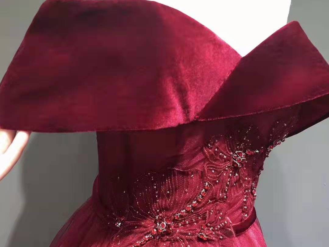 【超值套餐】拖尾婚纱+秀禾服+礼服+伴娘服