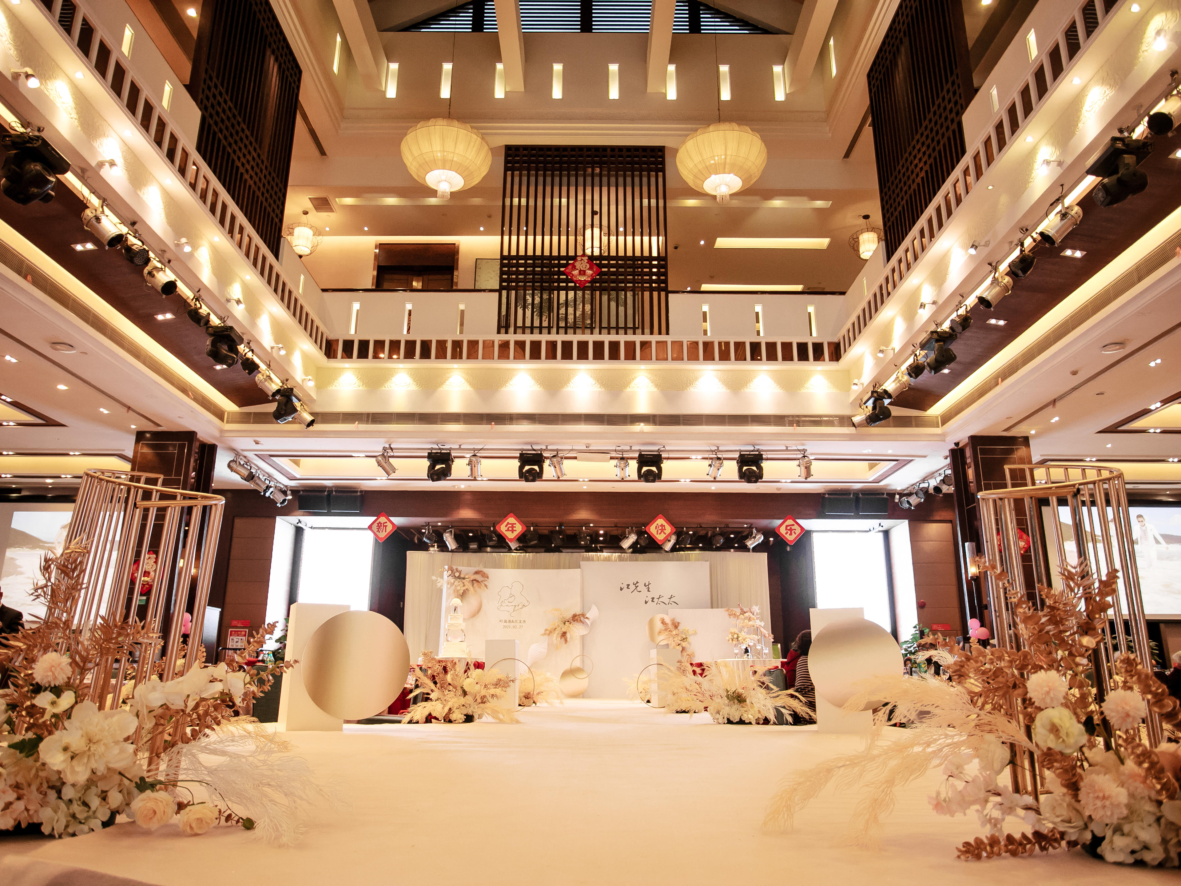 香槟色简约婚礼含摄影录像化妆