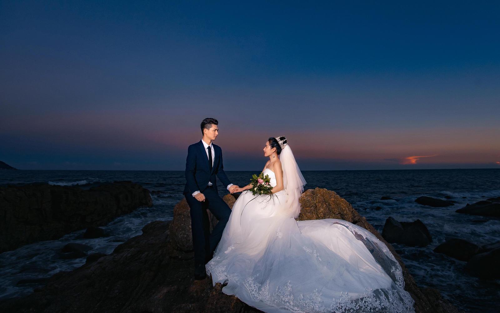 北海海景基地拍摄婚纱照4999元送全新婚纱1件