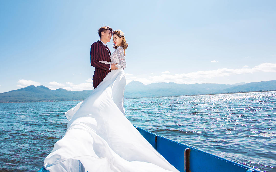 3699元 10套服裝+3本相冊+16個(gè)放大