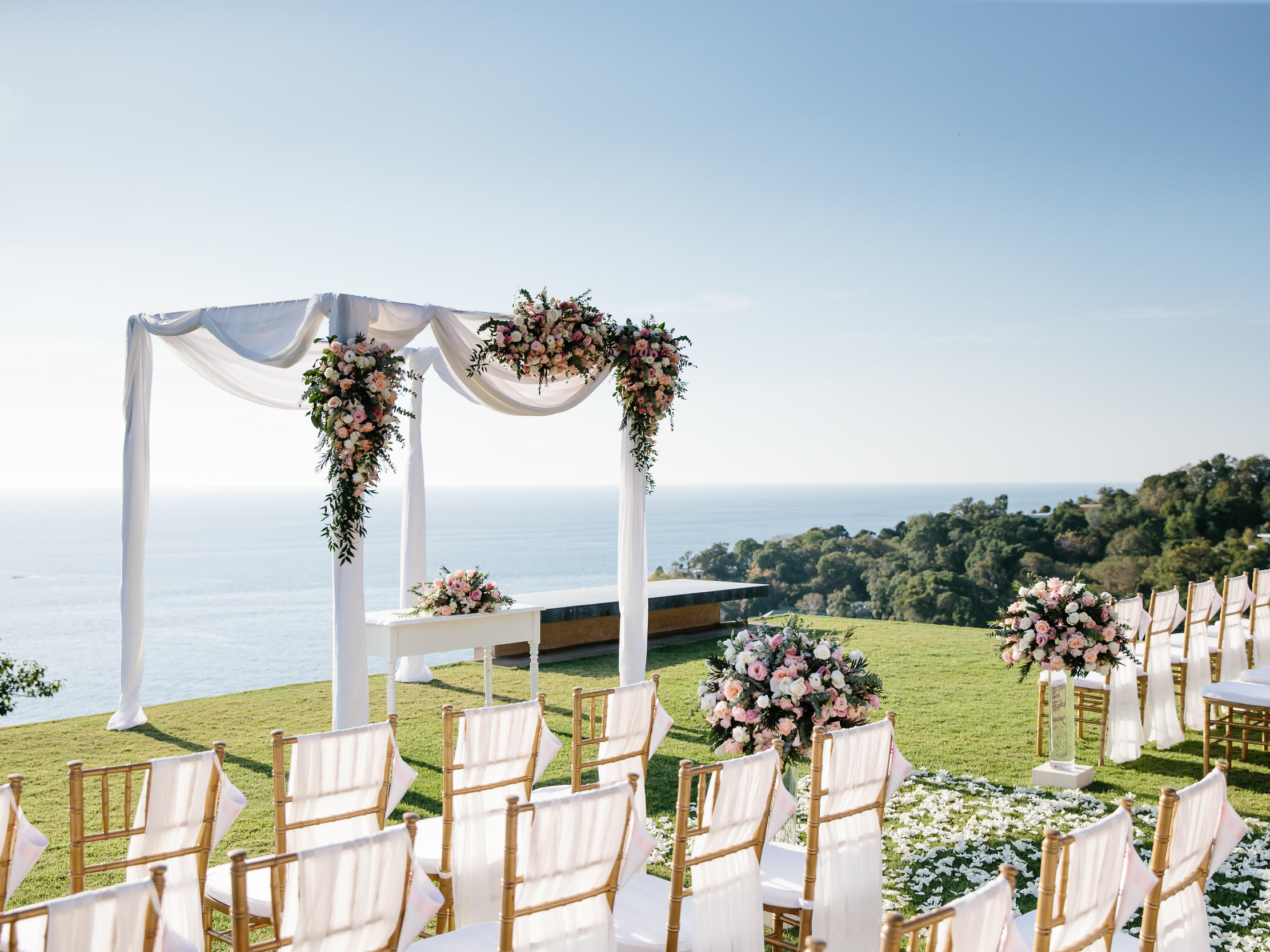 三亚热门海景场地婚礼策划定制 婚礼布置 花艺布置