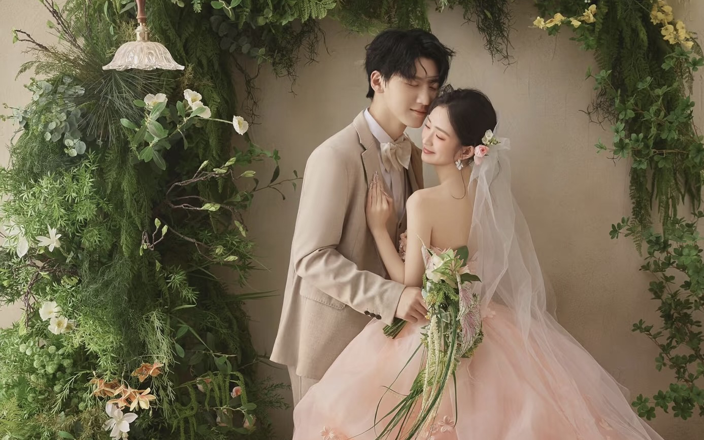 少女心动了✨超甜粉色婚纱照💐邂逅浪漫花园