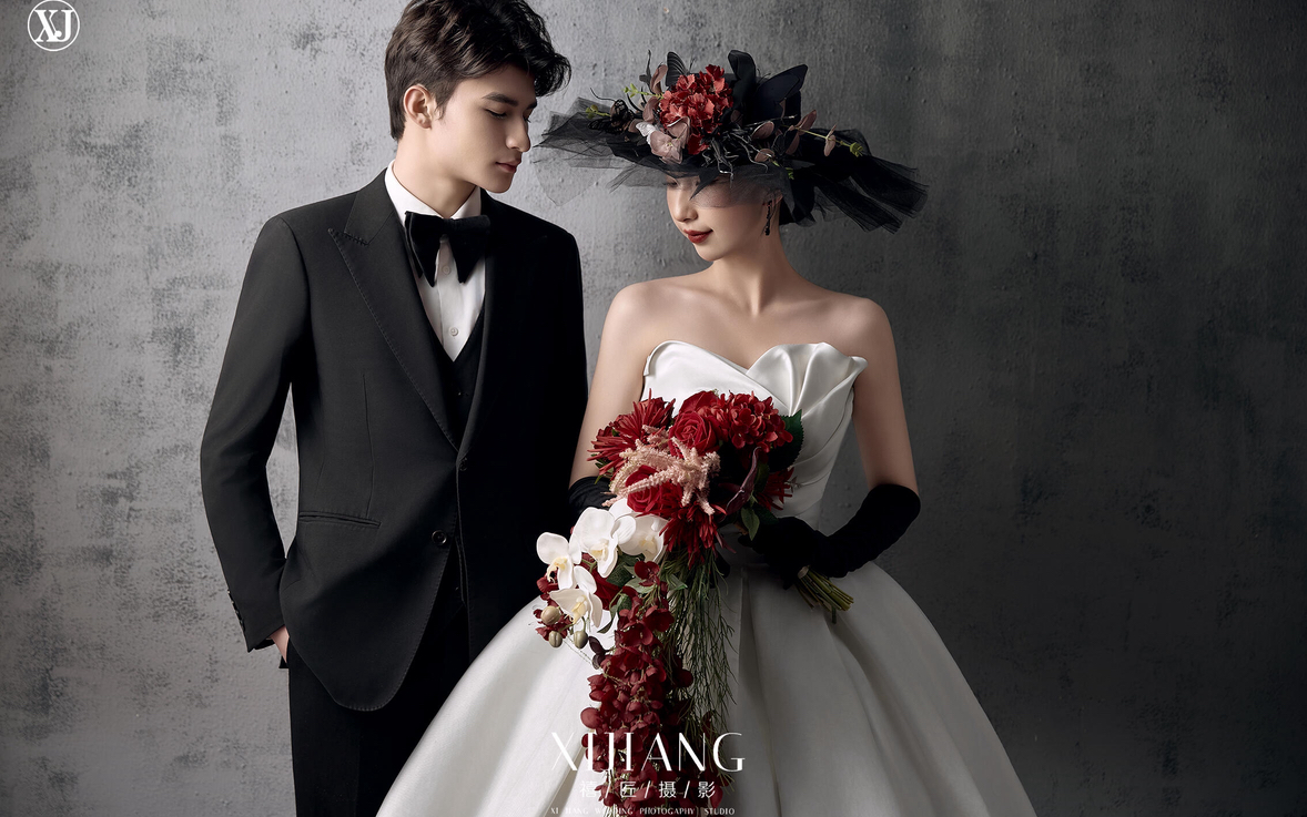 石河子婚紗照｜一眼淪陷的復(fù)古赫本風(fēng)婚紗照