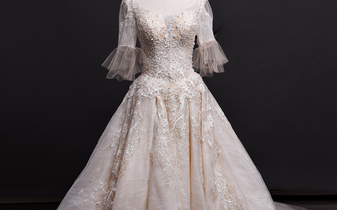 香槟色圆领精致钉珠大拖尾婚纱