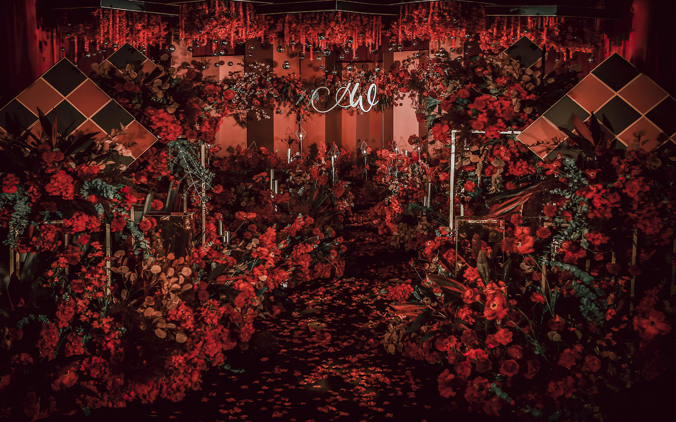 复古红轻奢高饱和度经典设计