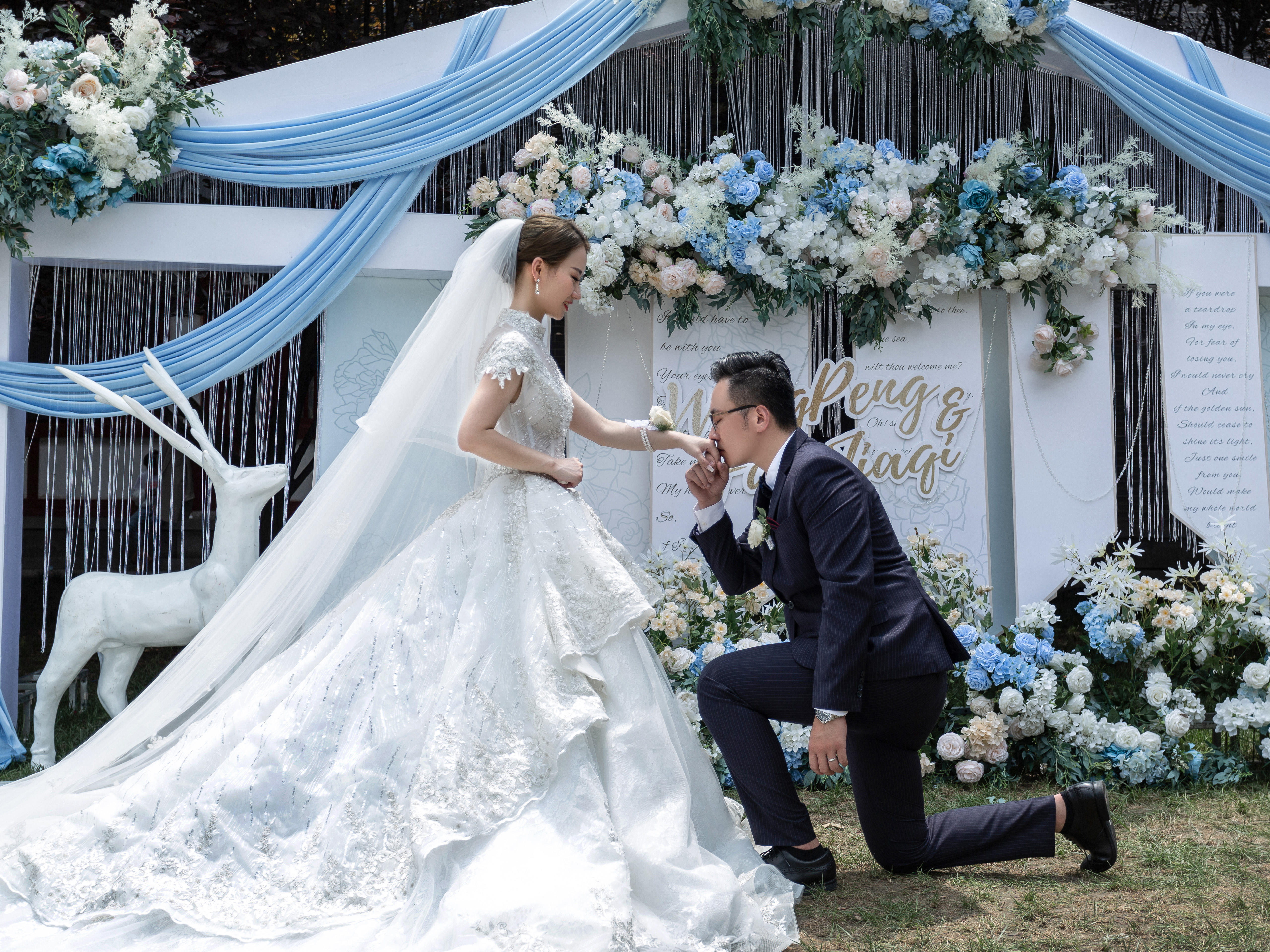 【精选套餐】宫廷拖尾主纱+禾服+敬酒服+伴娘服