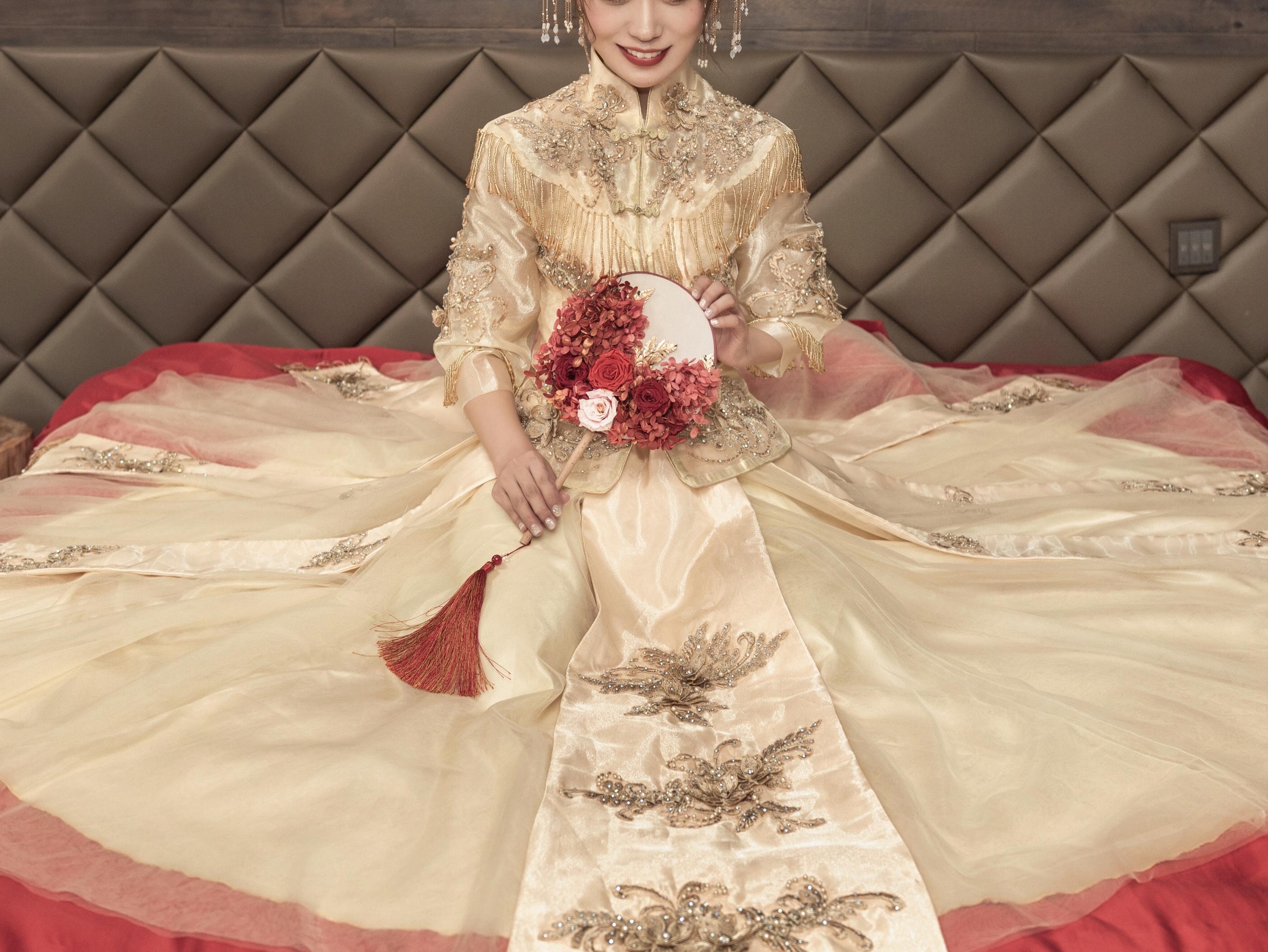 【品牌套餐】胭白轻奢高端婚纱套系＋资深化妆师跟妆