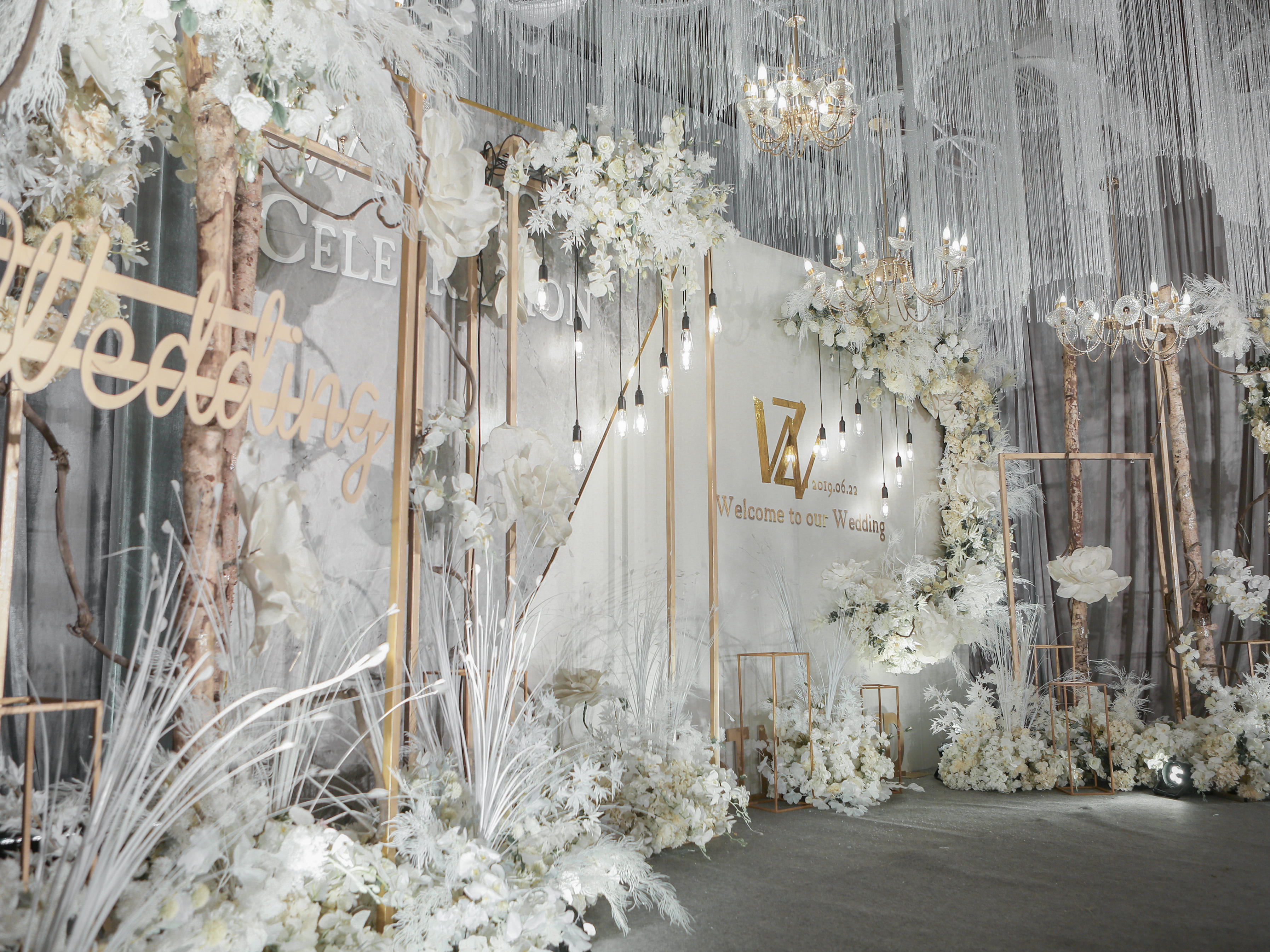 【蓝慕婚礼】白色圣洁无暇|赠送1000元舞台特效