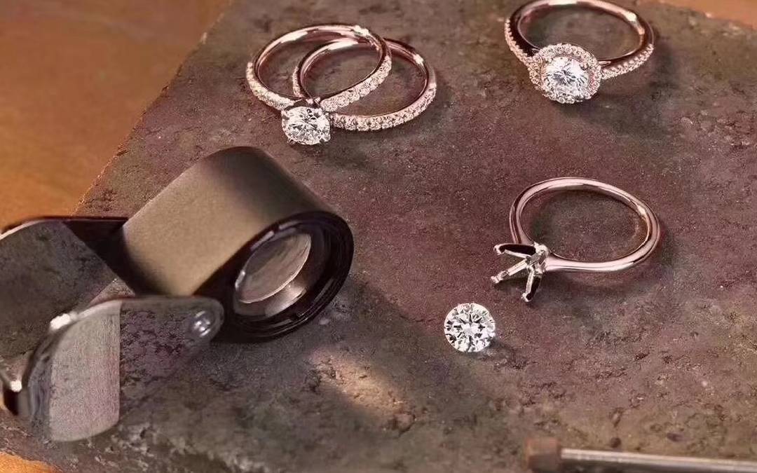 一克拉钻石 F  VS2 3EX 无荧光