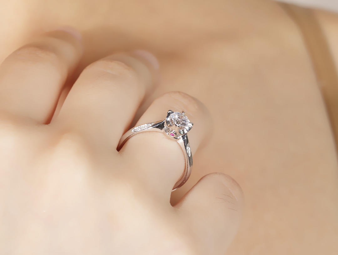 18K白金1克拉钻石戒指正品镶红宝石四爪钻戒