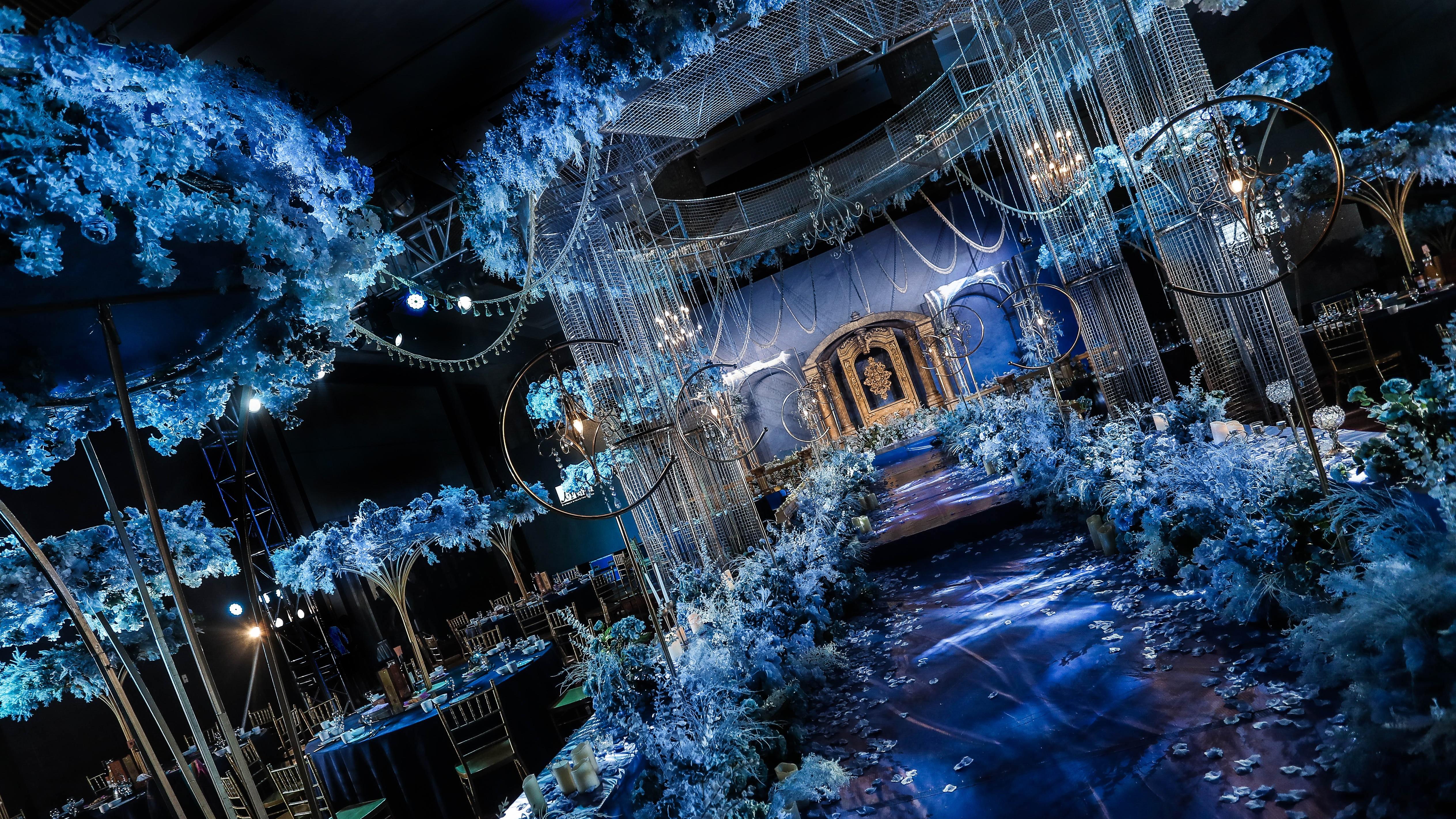 嘉悦宴会设计｜蓝金色系低调奢华复古婚礼