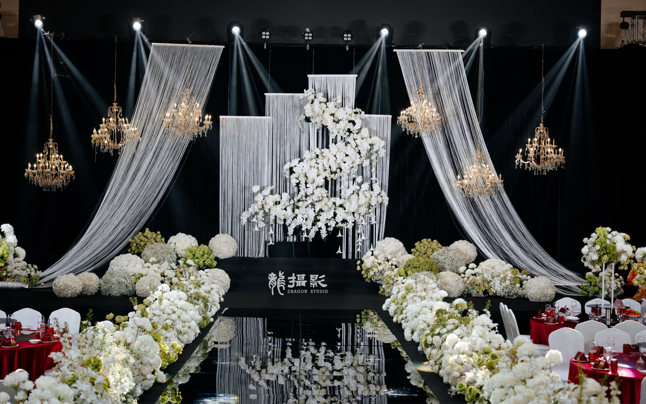【龙摄影】把“永恒”具象化的黑白金婚礼设计 