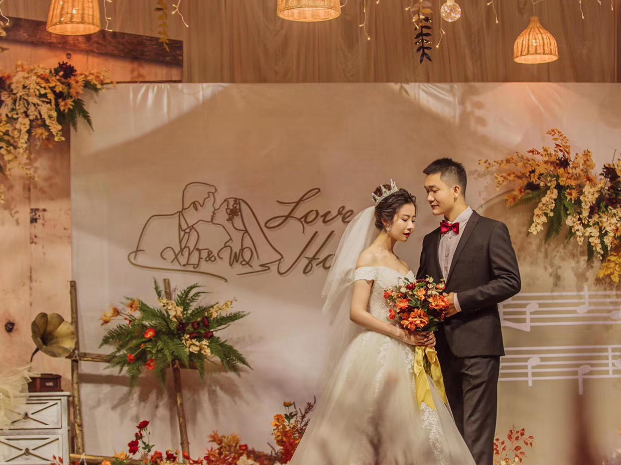 我喜欢春天的花 夏天的树  秋天的黄昏 冬天的雪