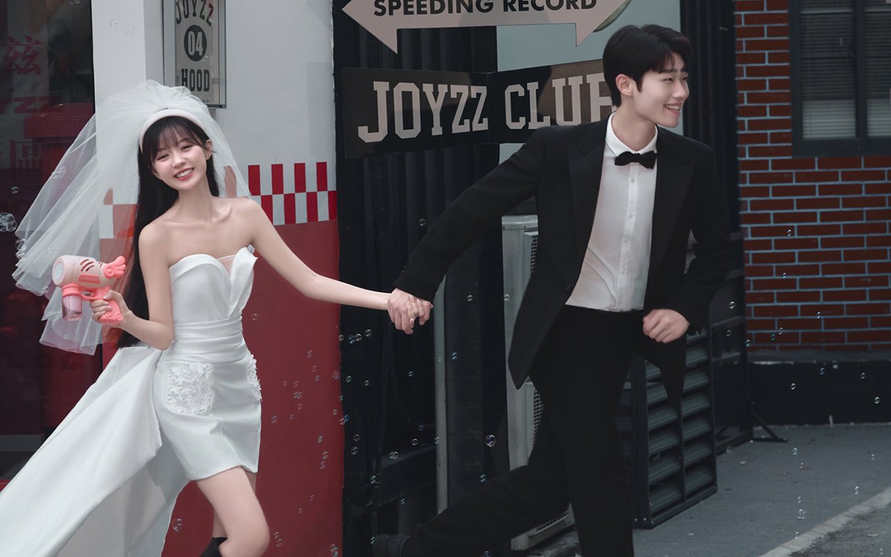 e人属性大爆发！个性又出片的街拍婚纱照