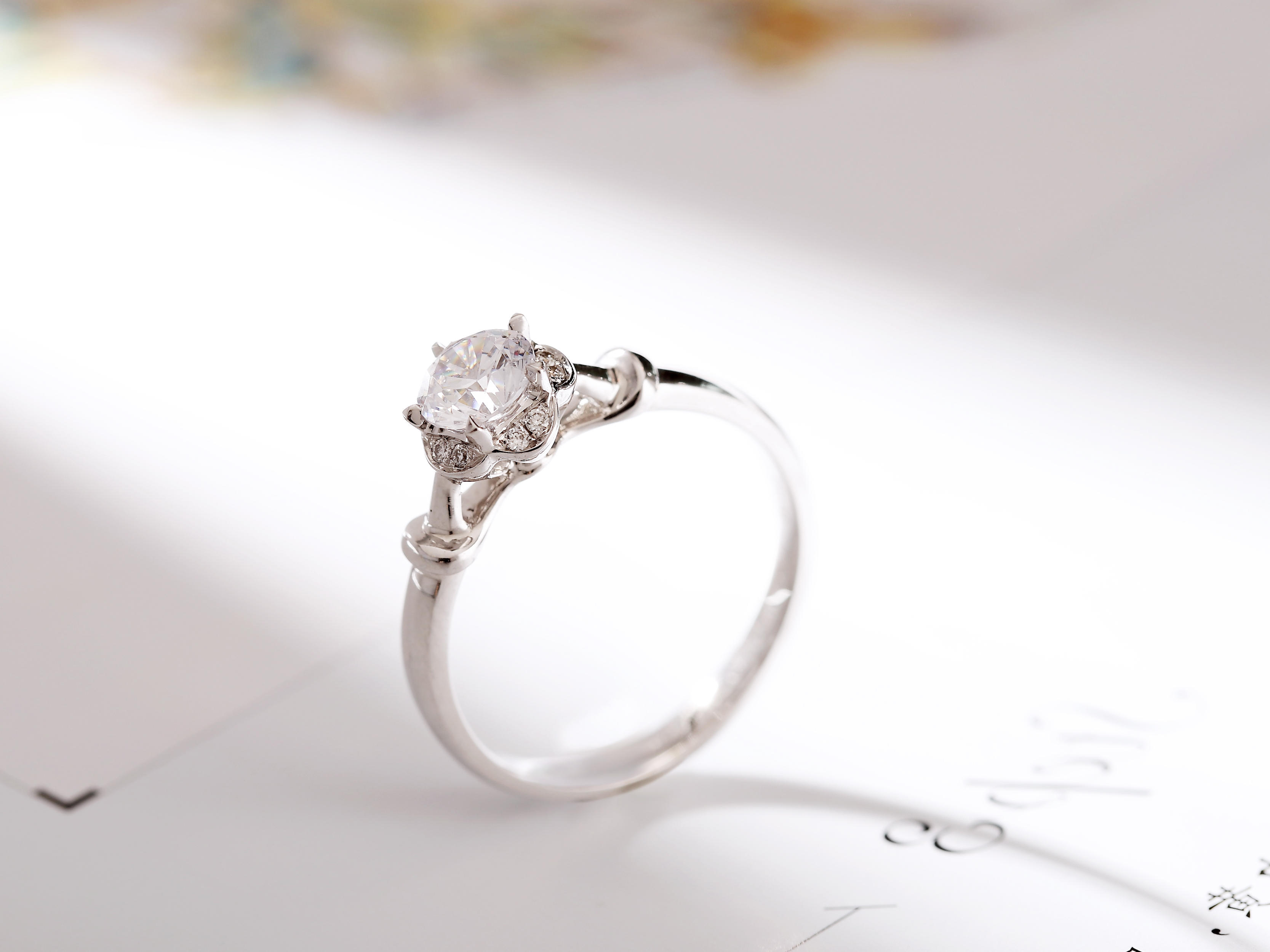 结婚钻戒18K白金彩金钻石戒指女正品订婚