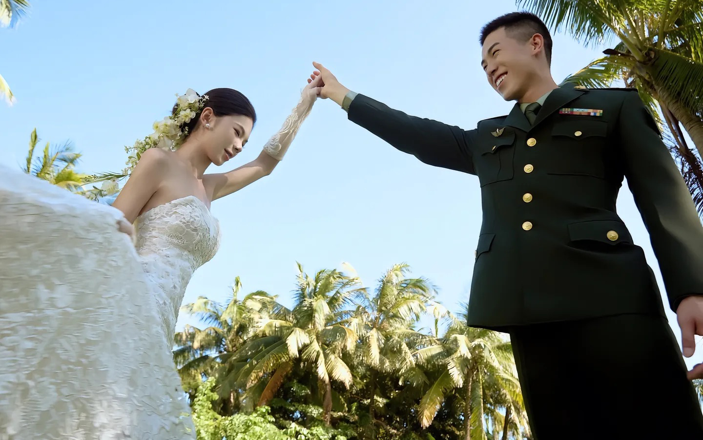 君為國著軍裝，我為你披嫁衣