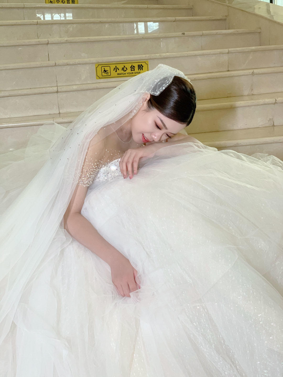 婚纱礼服跟妆超值特惠套餐