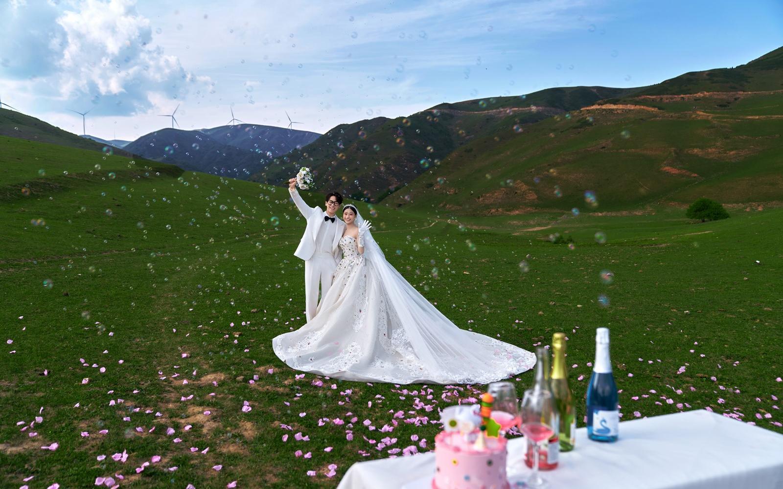 草坪婚紗照 | 浪漫也是婚紗照里的生命力??