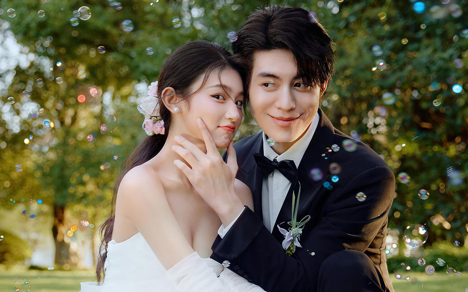 【心动yi万次的草坪婚纱照！】