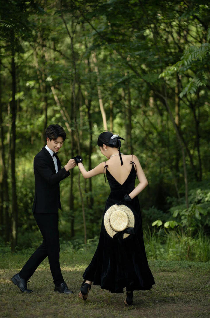 黑纱森系婚纱照