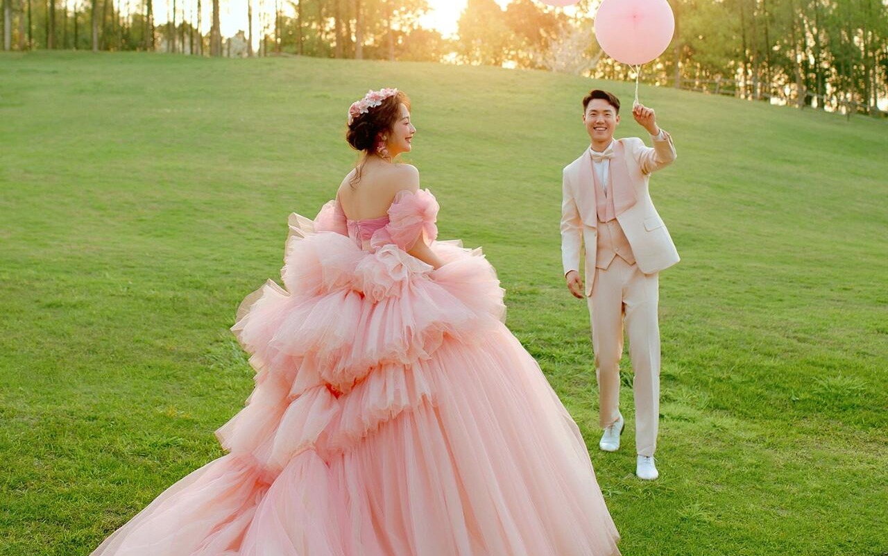 甜度满分❗️这组婚纱照才和公主适配呀 爱啦