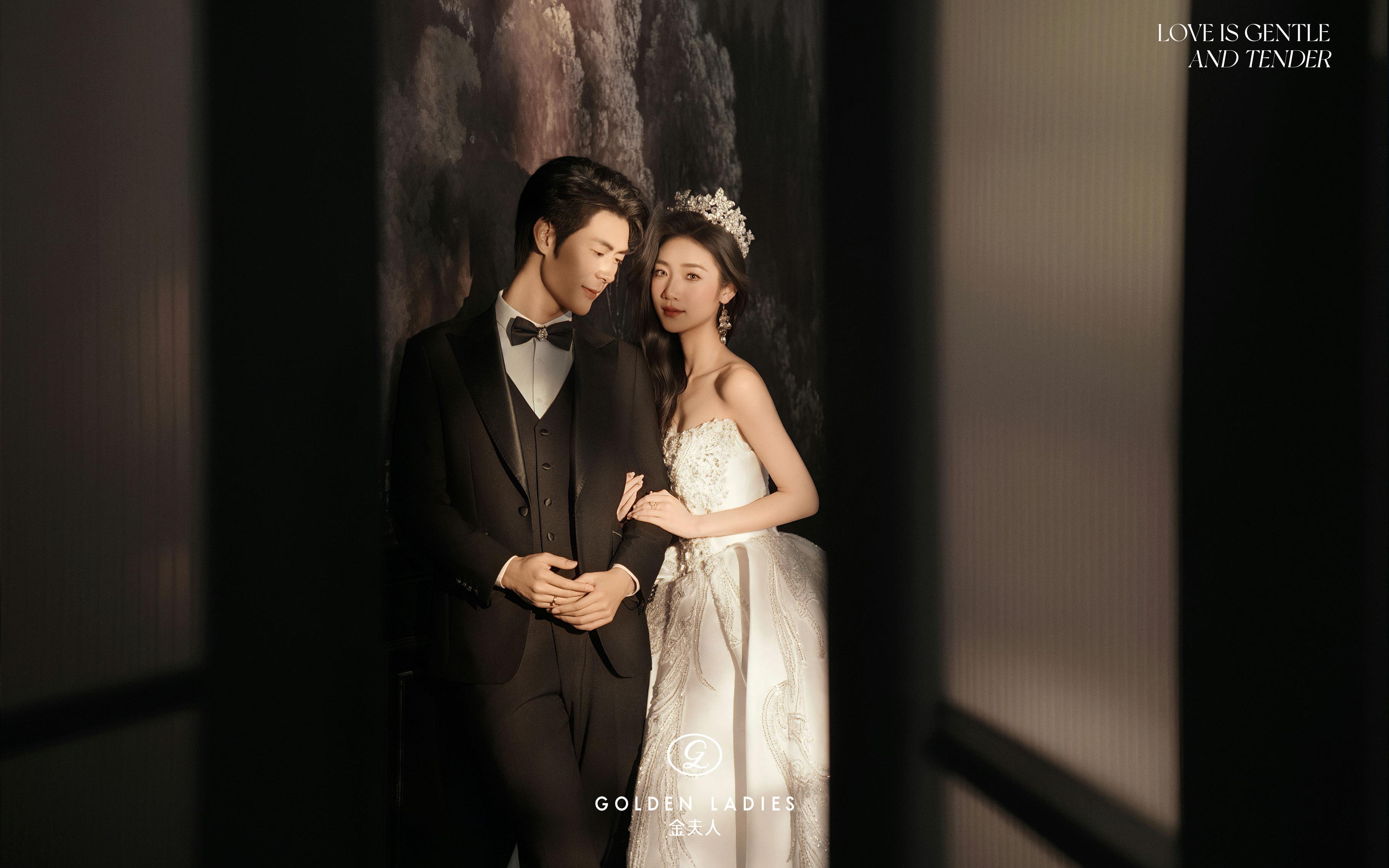 高級(jí)感盡頭是黑色??超小眾質(zhì)感油畫(huà)婚紗照