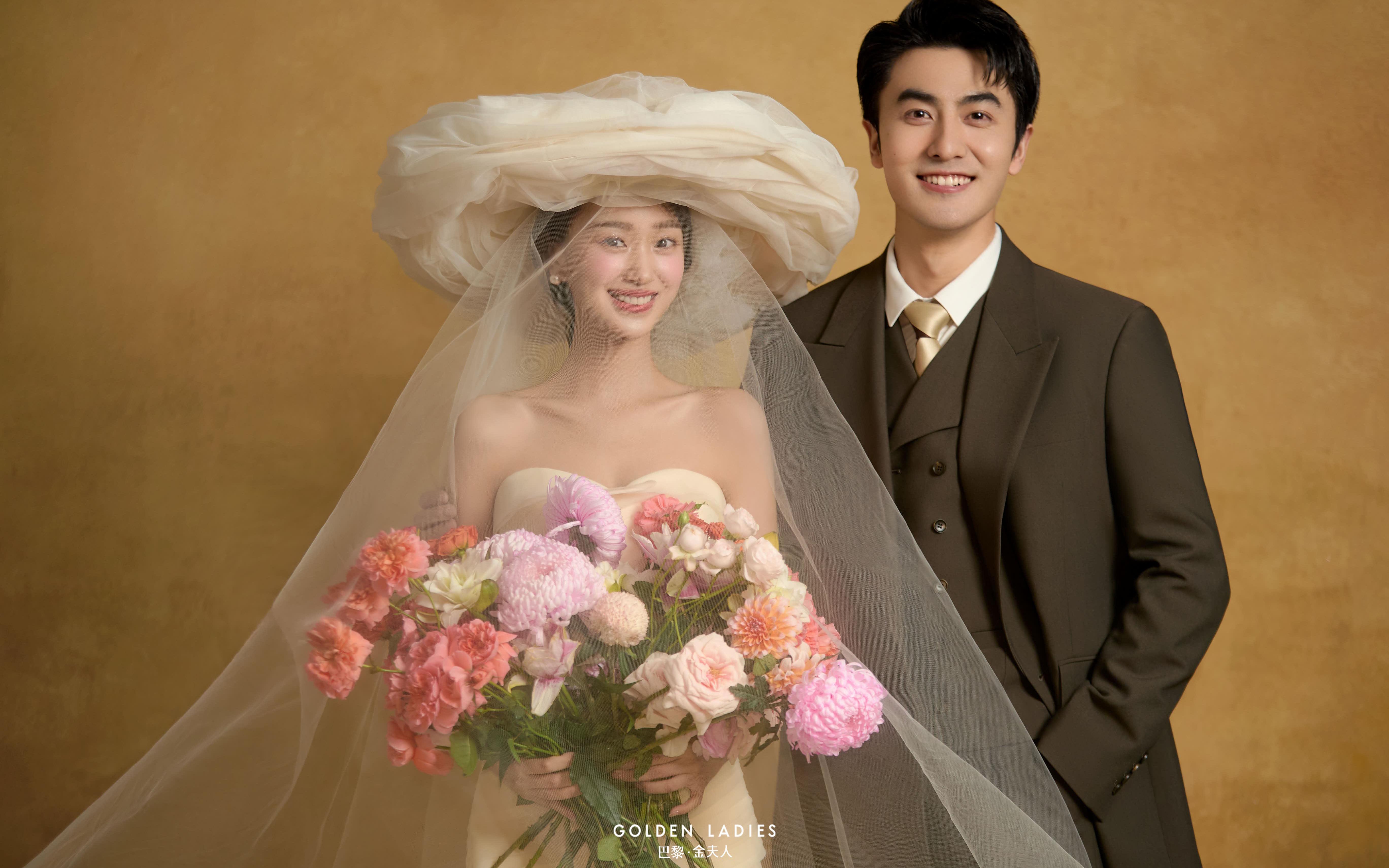 我真的超会拍！！超爱这个云朵帽法式婚纱照💕