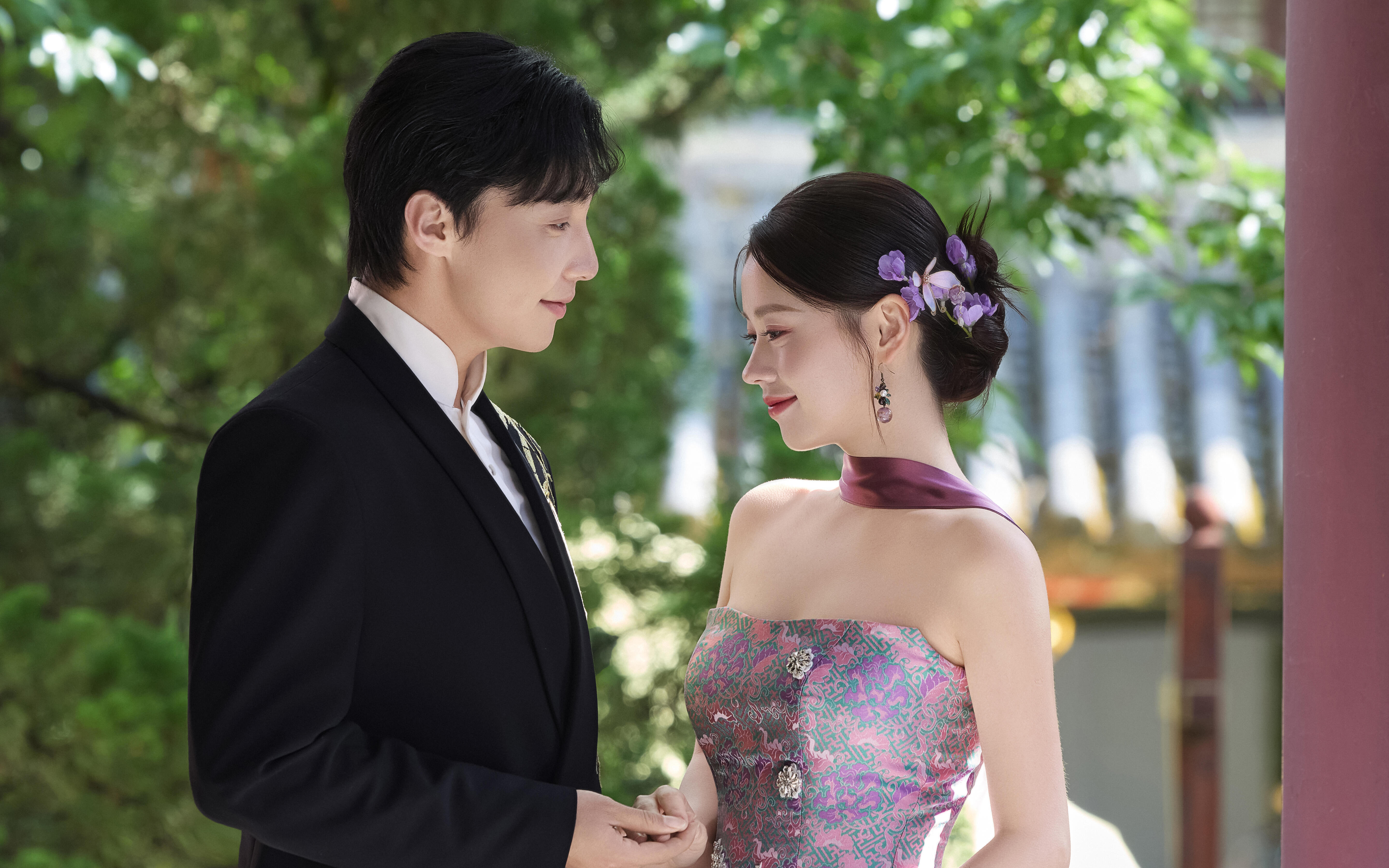 紫色园林婚纱照