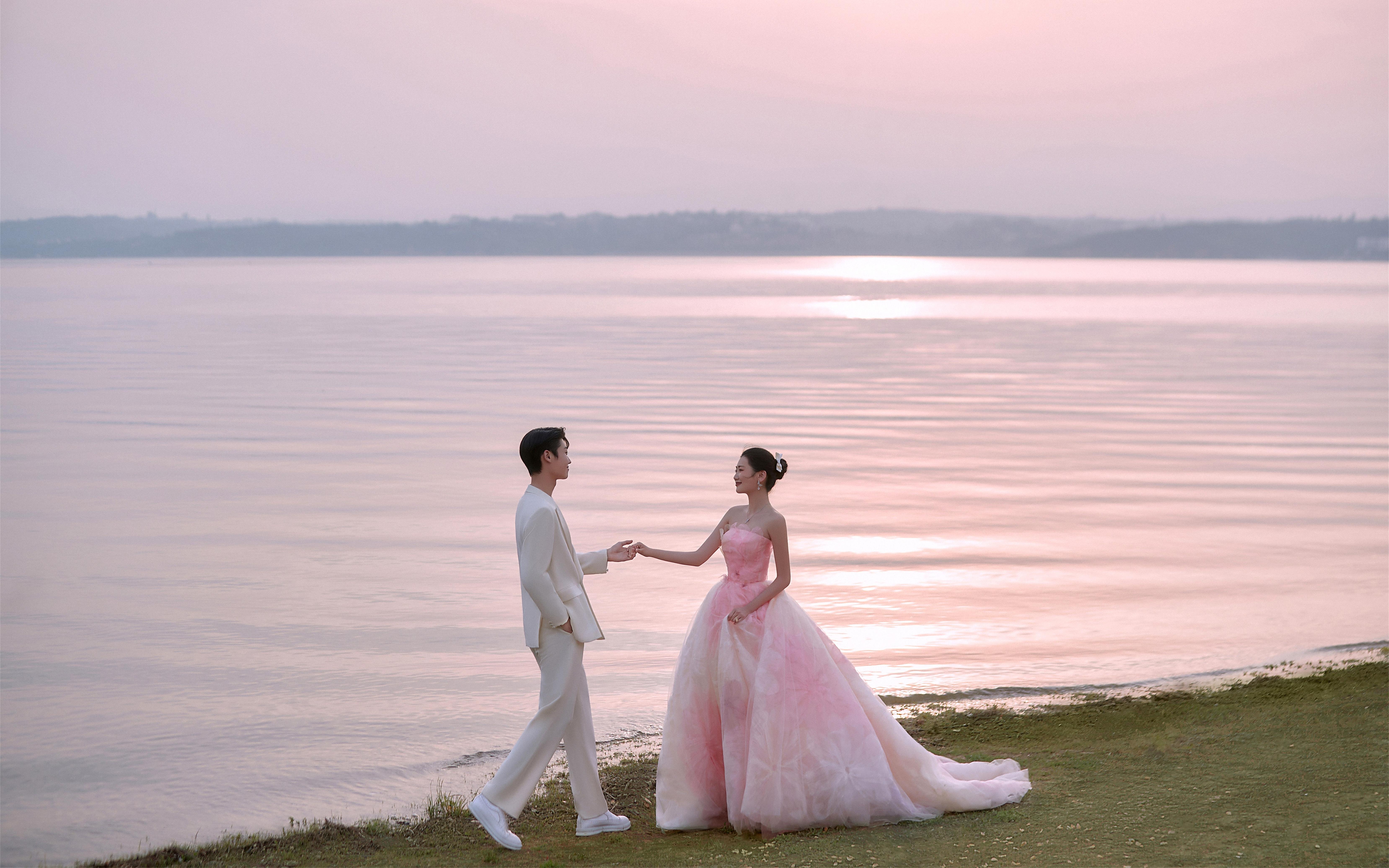 【法式印象】啊啊❗粉纱与白色西装在大理洱海“杀疯