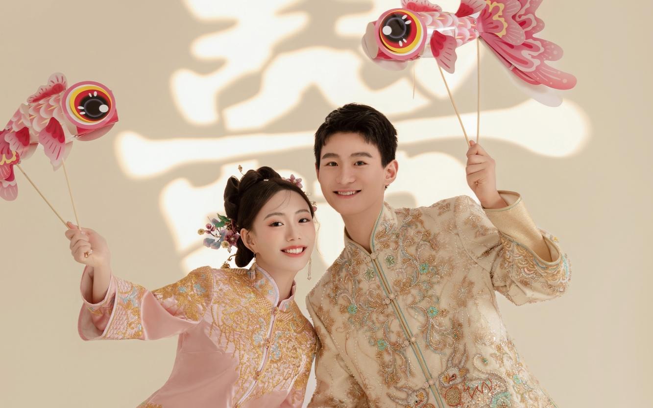 婆婆夸好看的中式秀禾婚纱照