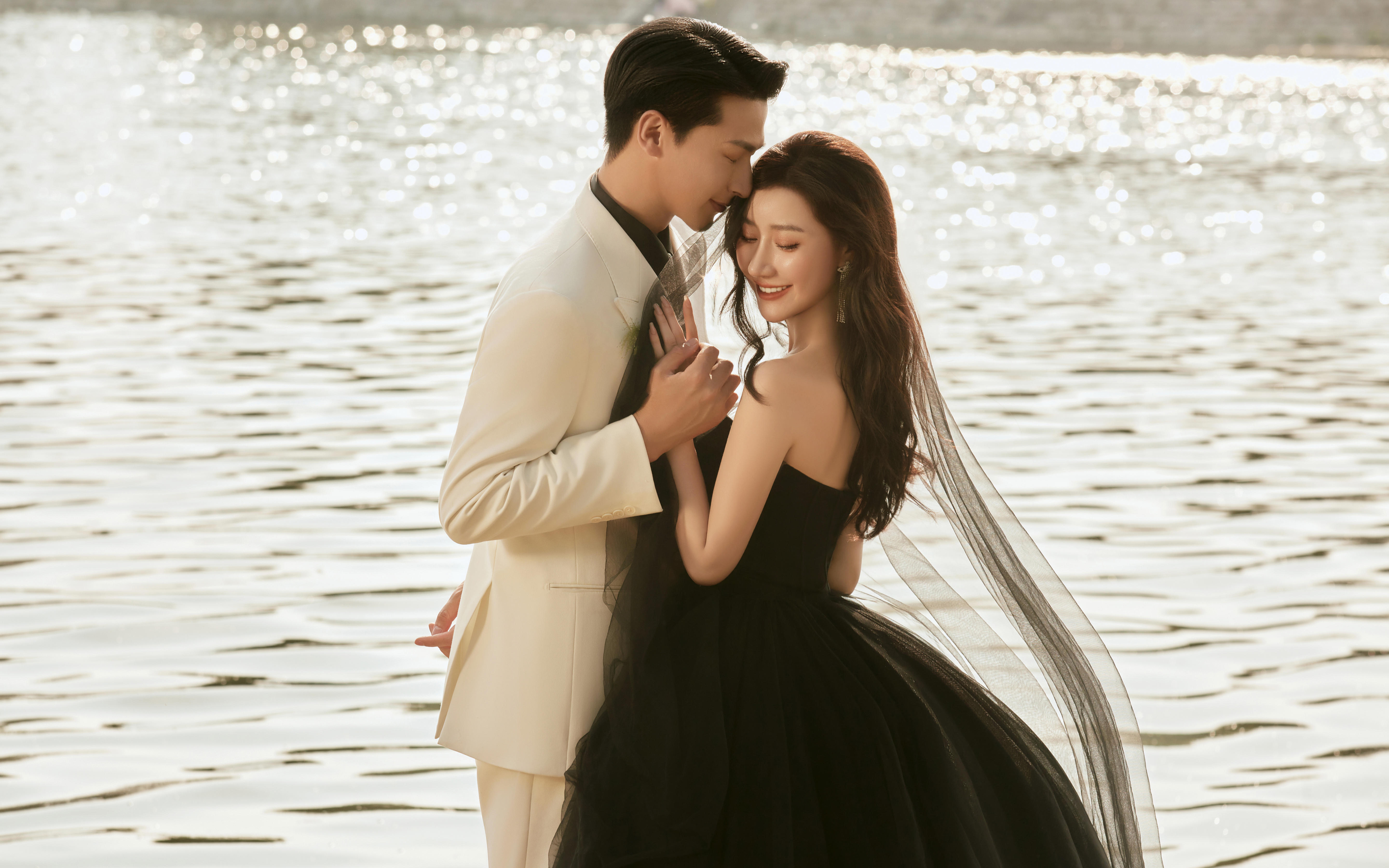 《湖畔黑紗｜打破常規(guī)的浪漫婚照美學(xué)》
