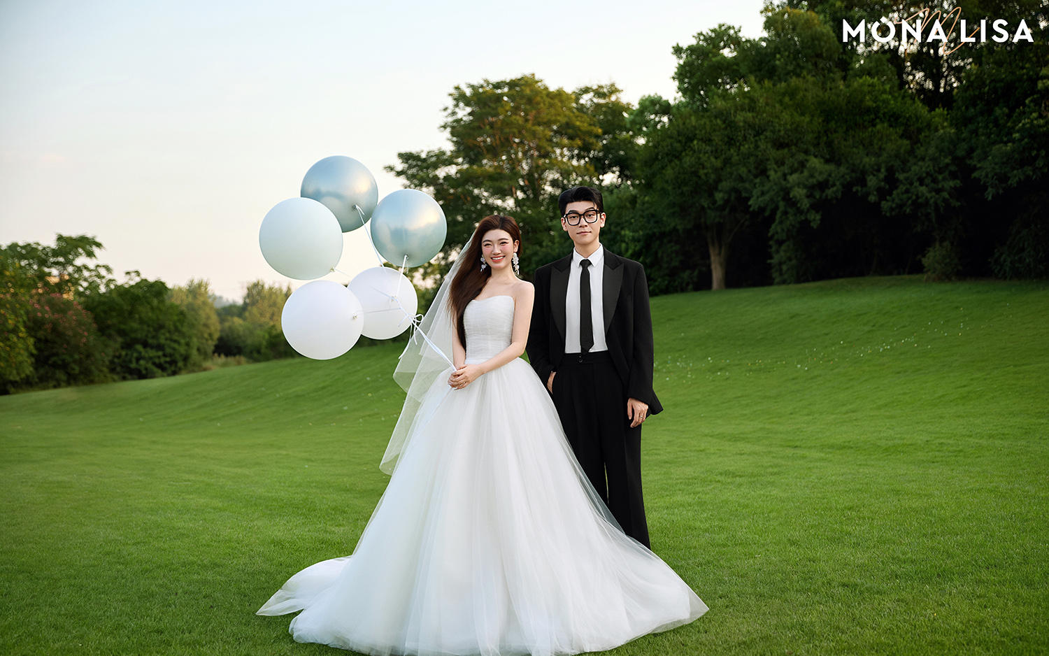 森系草坪婚纱照🌸松弛感直接拉满💖！