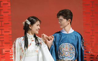 当马面裙遇上喜嫁风 不一样的新中式婚纱照 