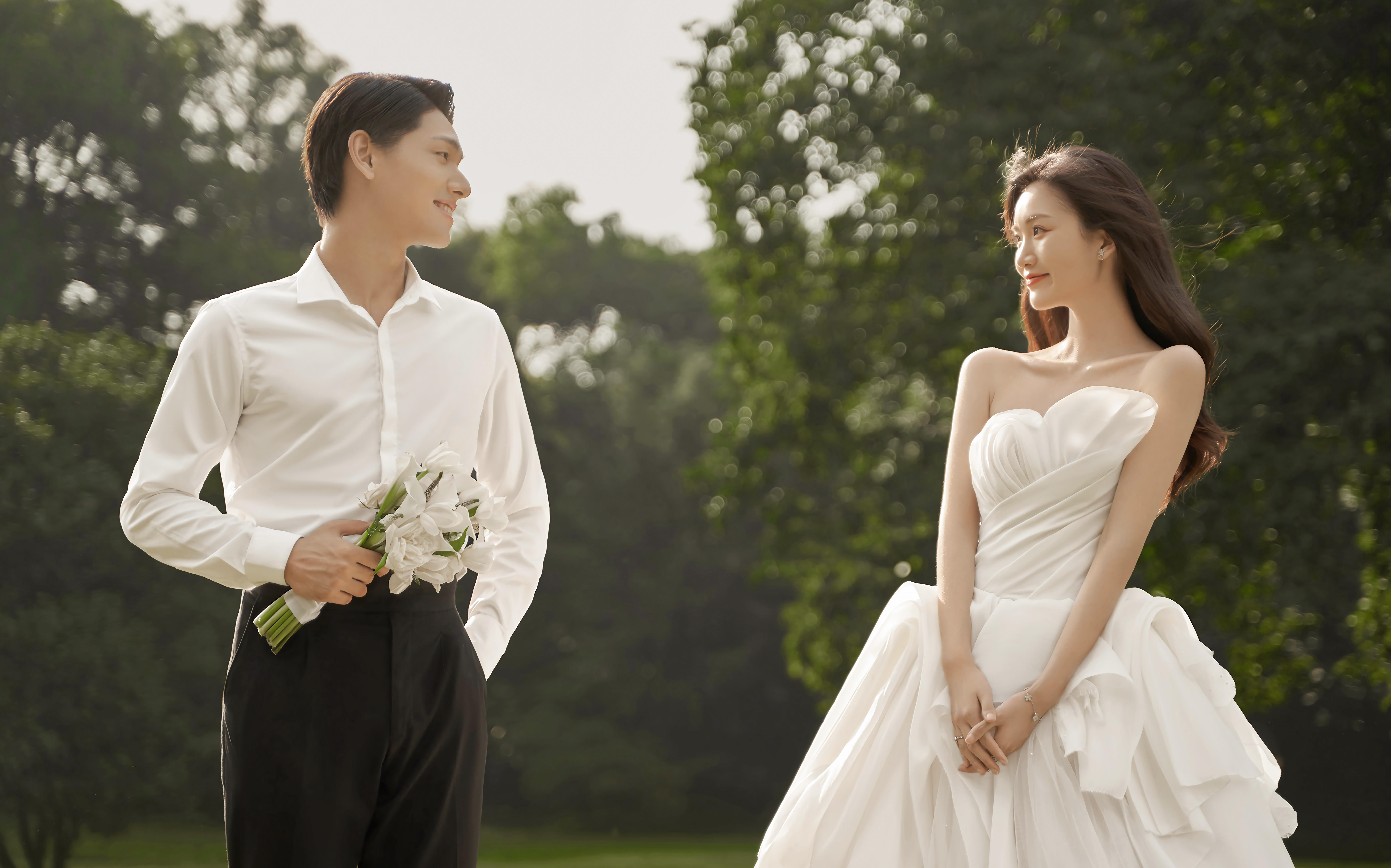 99%的女孩都喜歡森系草坪婚紗照