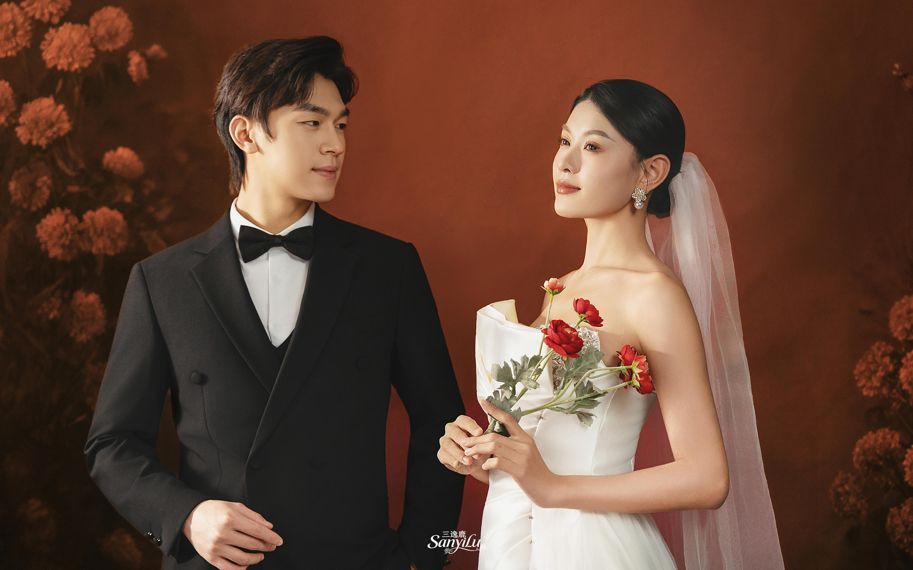 复古红背景婚纱照✨经典耐看的油画质感🎬