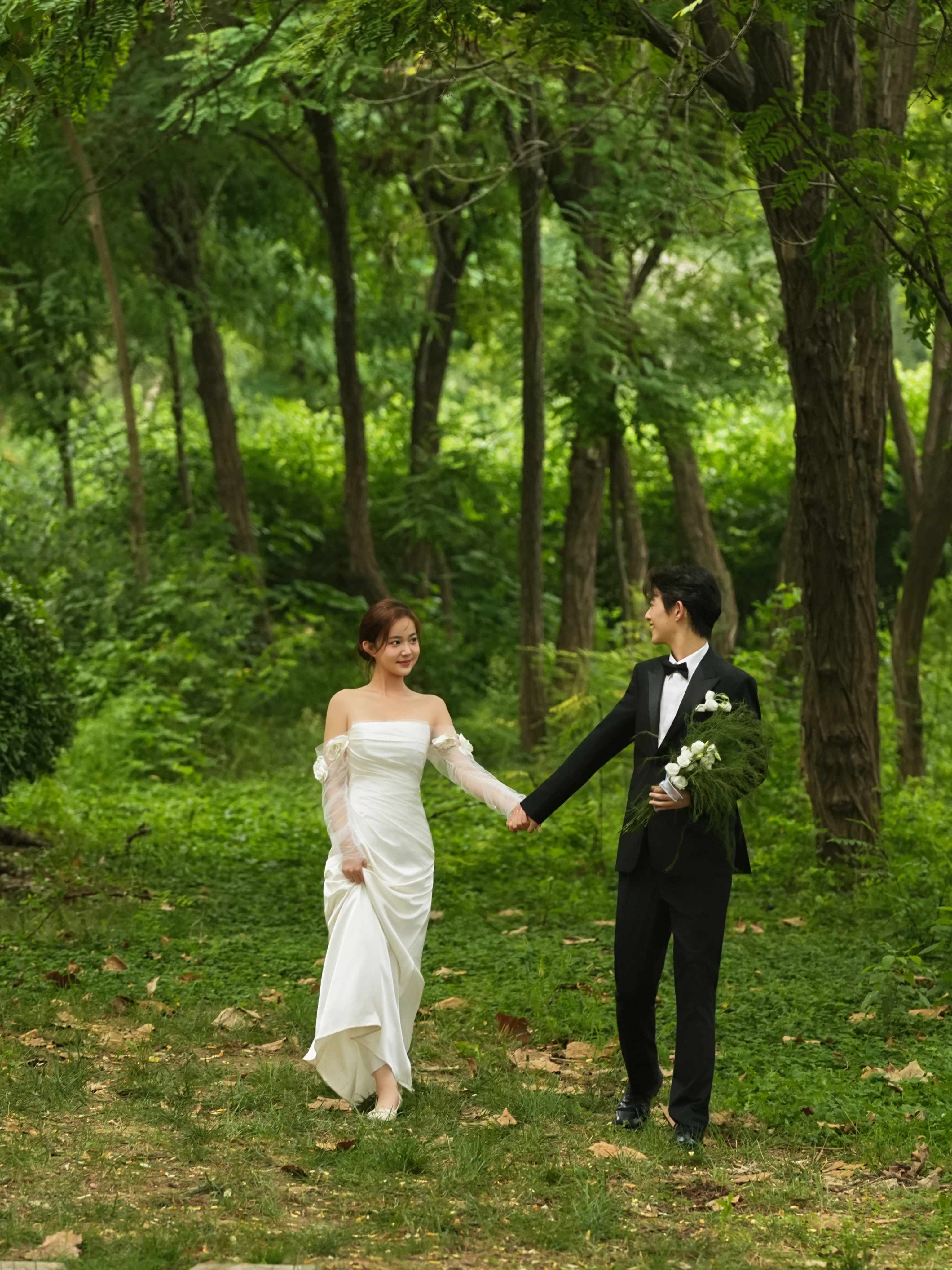 【小预算】婚纱照3服3造+30精修+底片全送