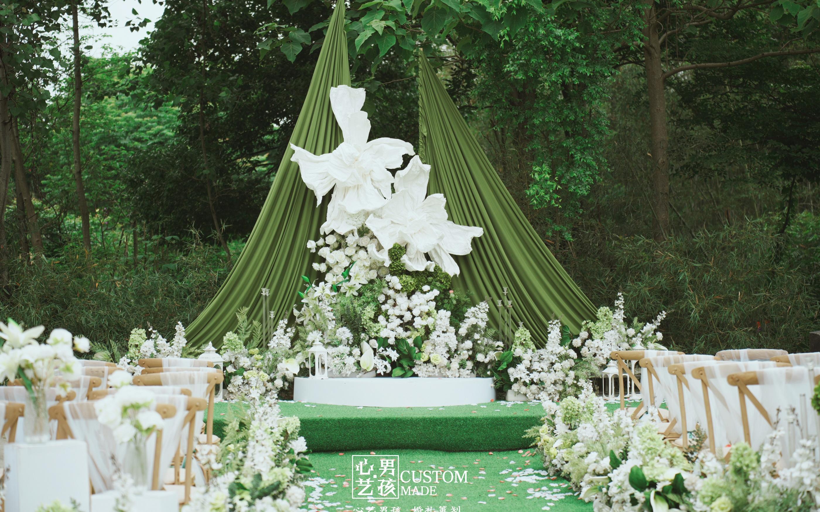 白绿色户外小清新布幔婚礼