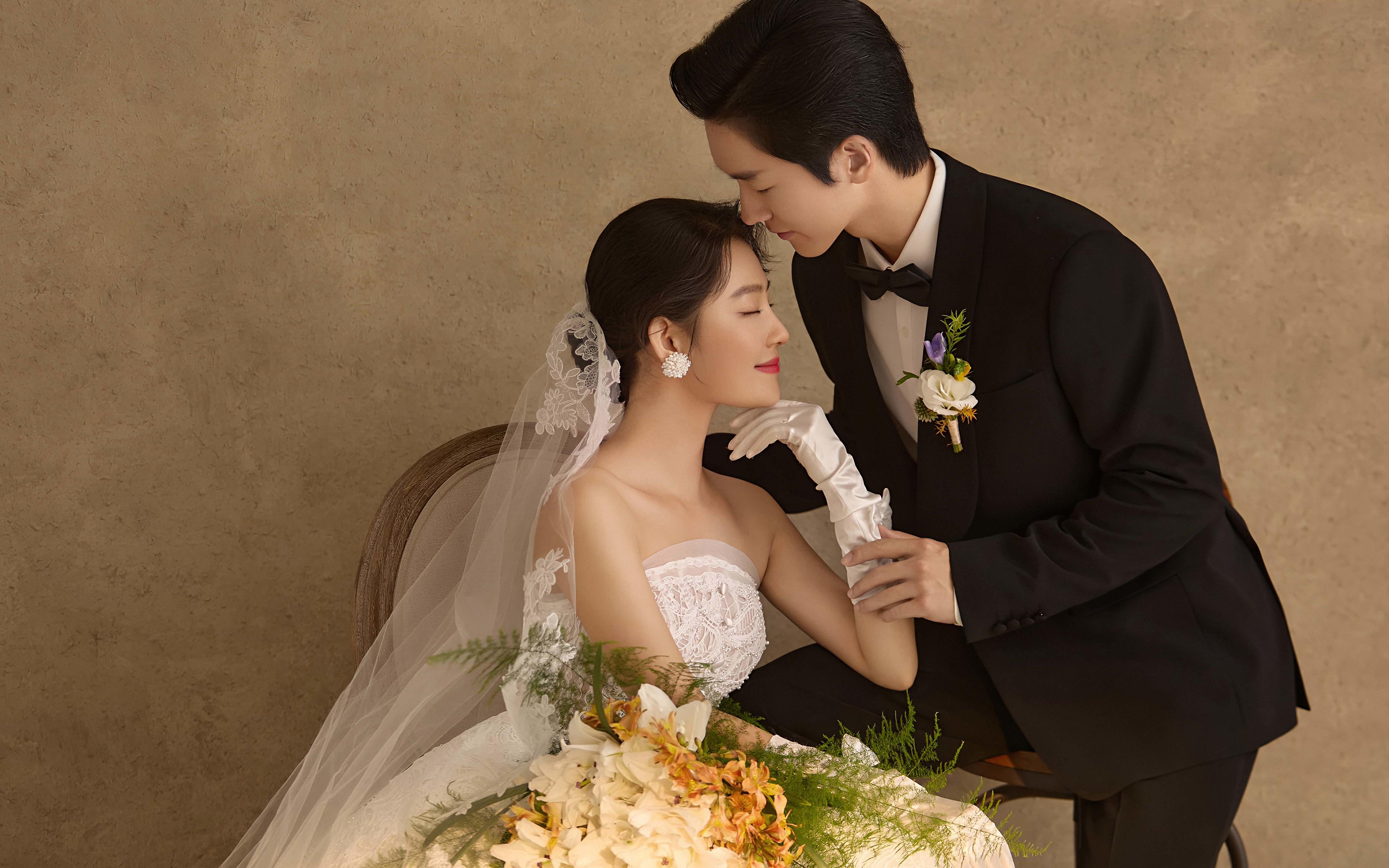 美到發(fā)光 小眾高級的法式油畫婚紗照太絕