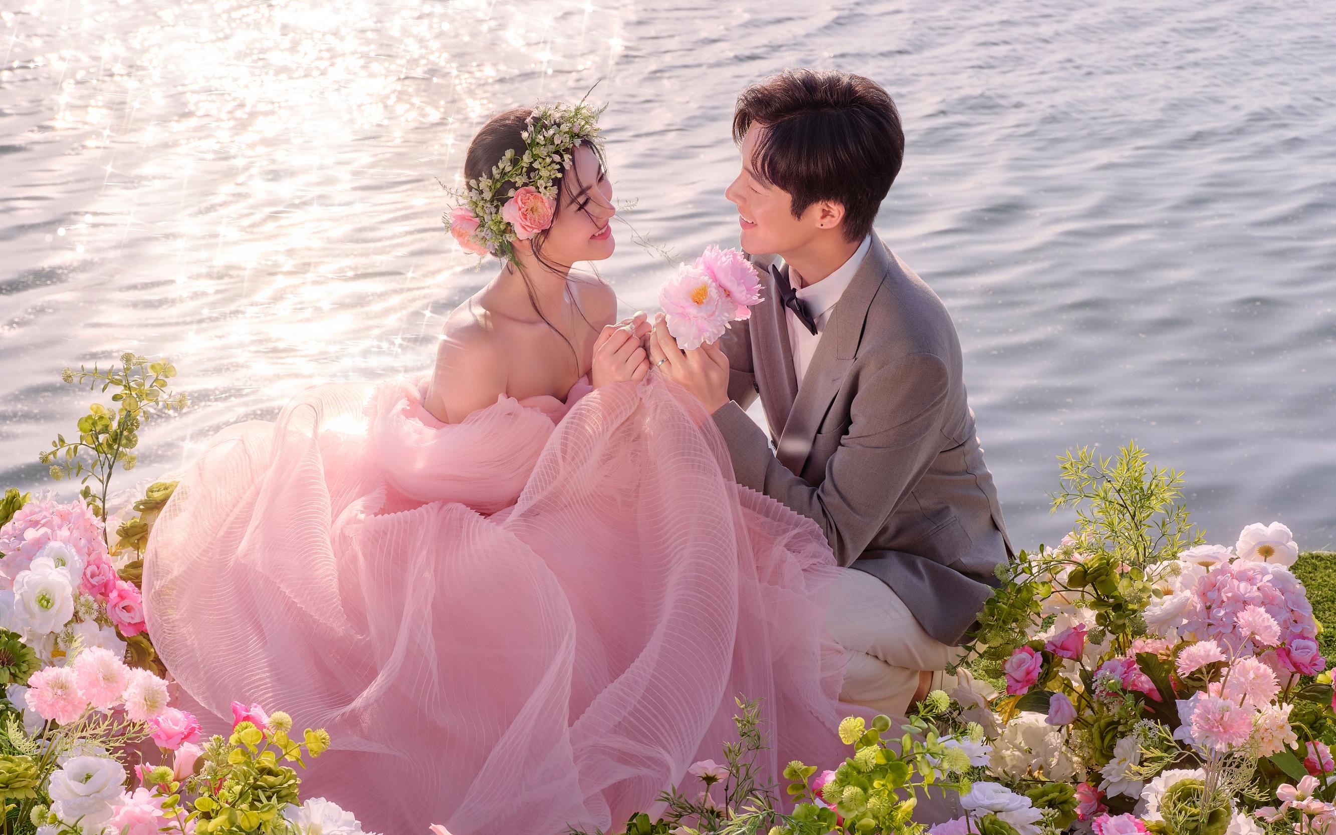 公主請拍??絕 美夕陽湖邊粉紗婚紗照