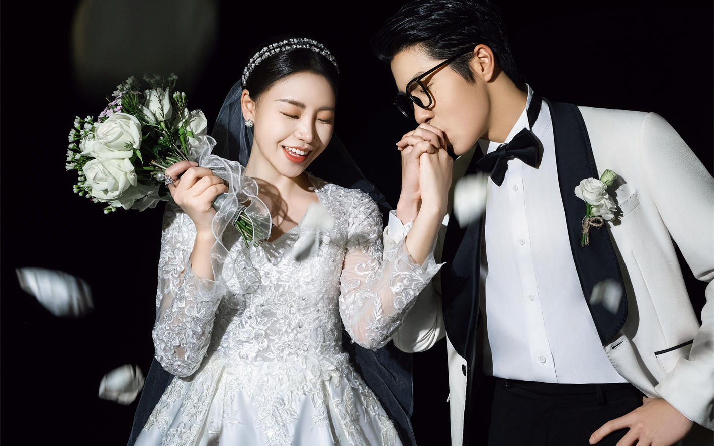 小众氛围互动感婚纱照