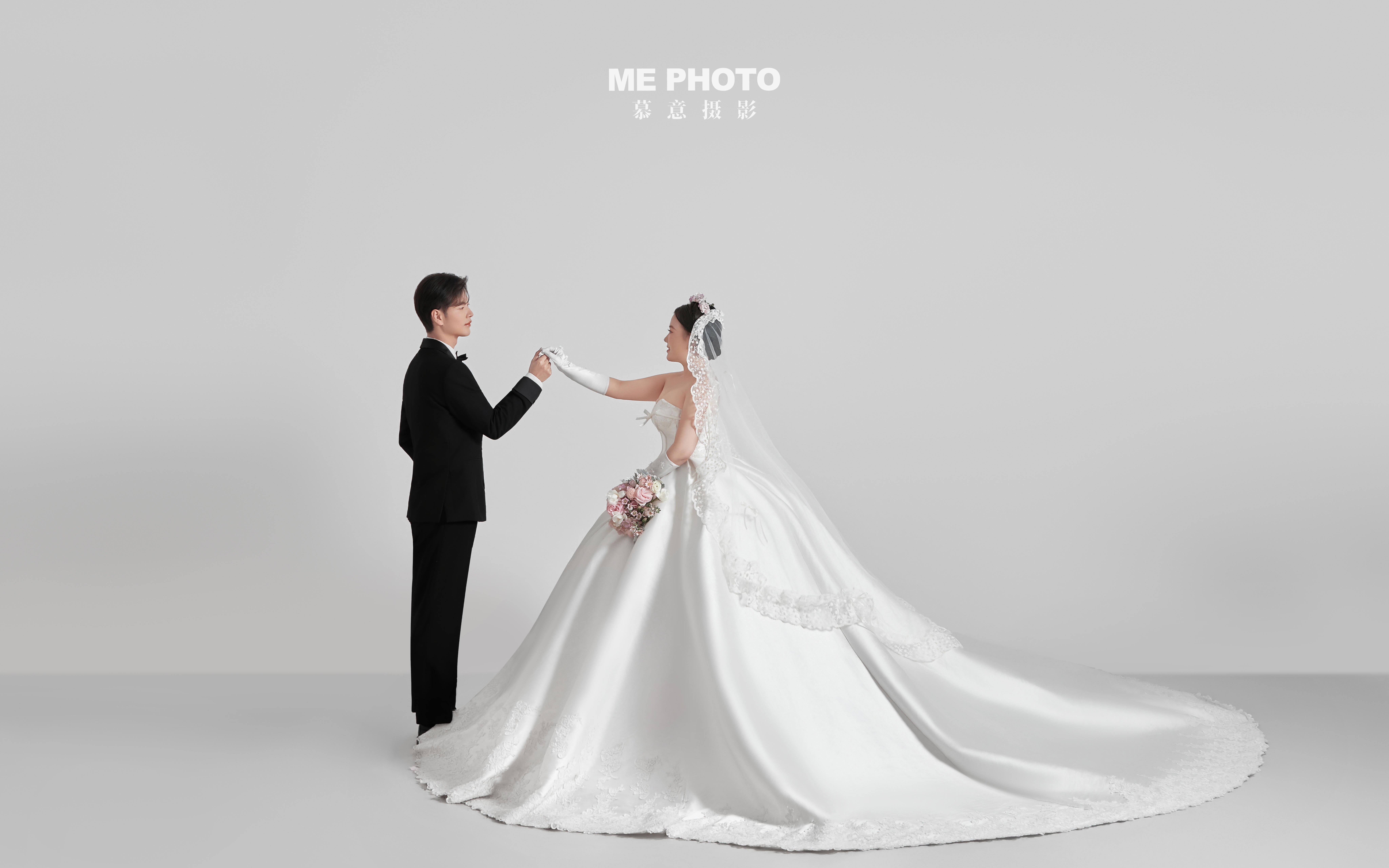 极简室内主纱婚纱照