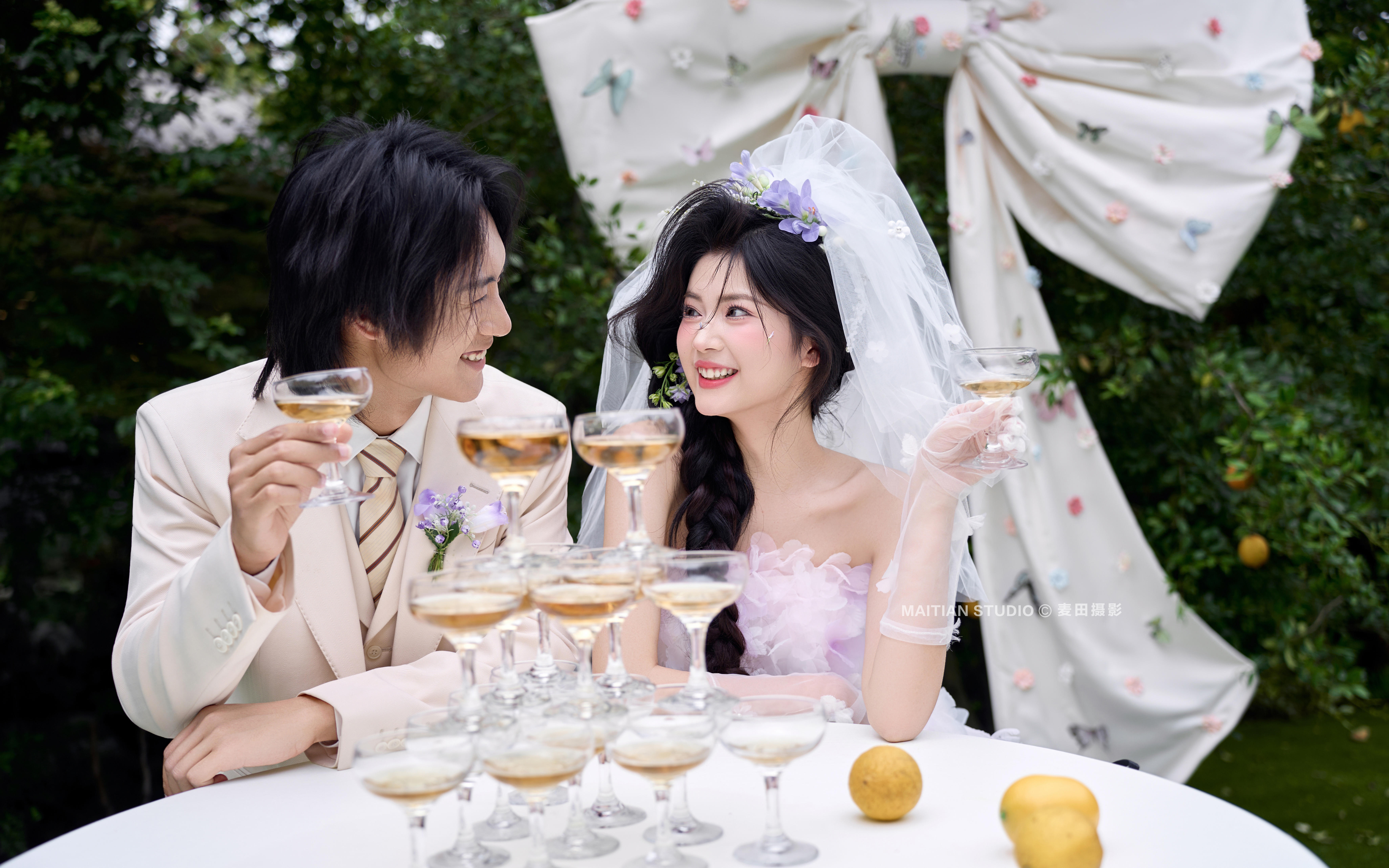 讓人一眼淪陷的海芋紫婚紗照