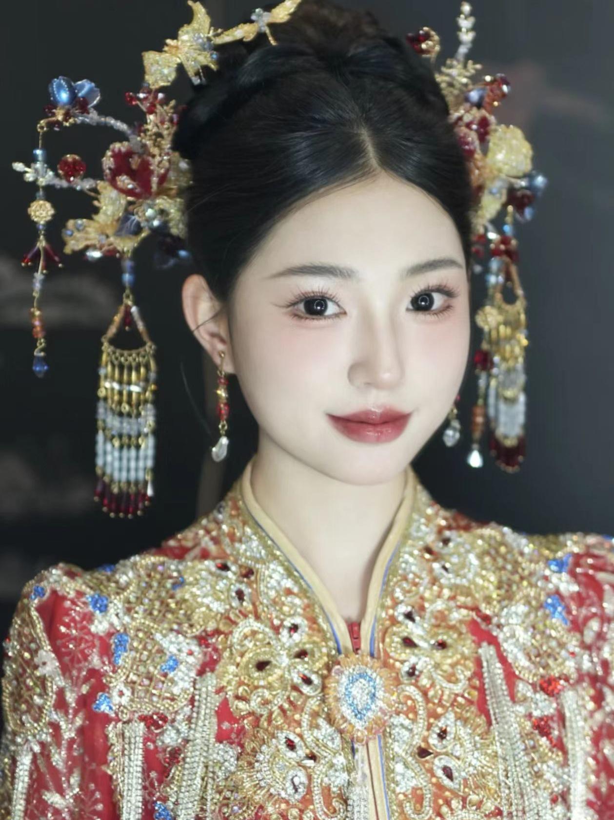 红色秀禾妆造