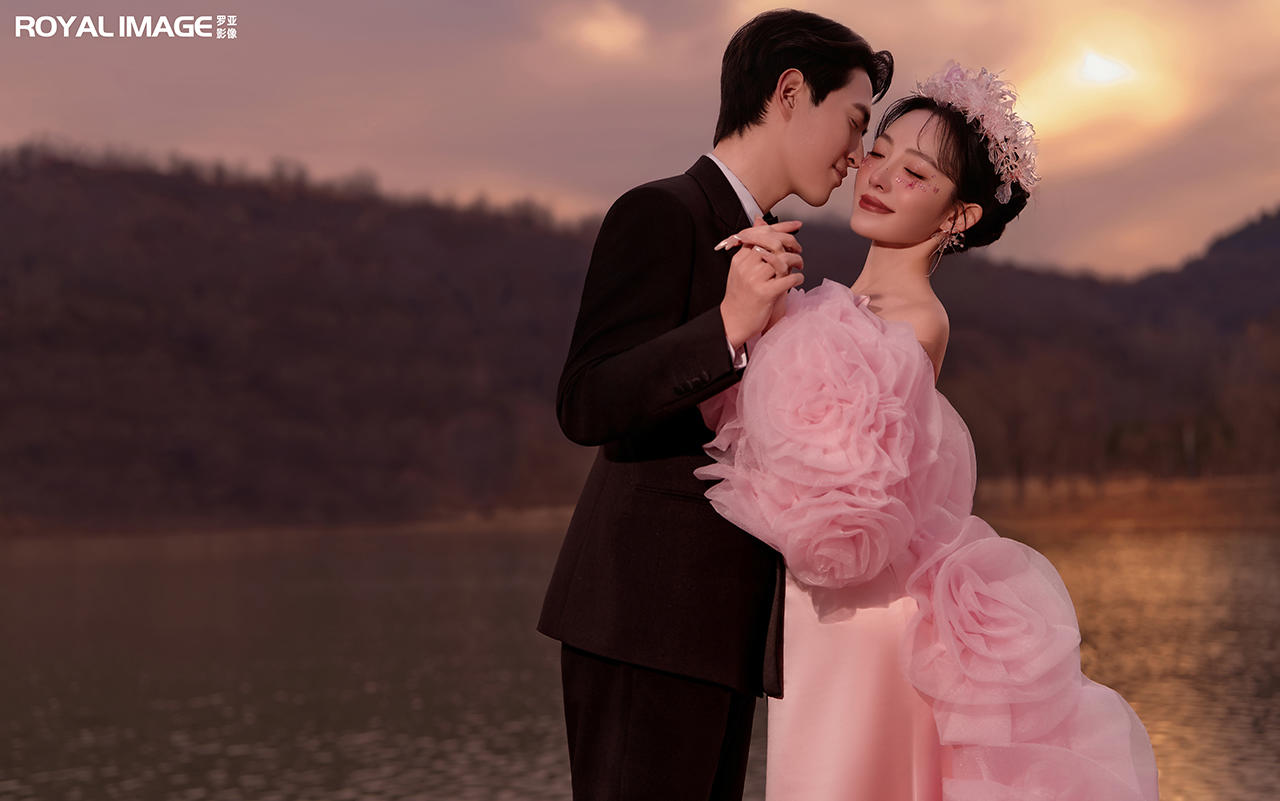 反復(fù)心動的??粉色氛圍感夕陽婚紗照??